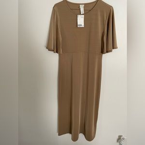 Flutter sleeve dress